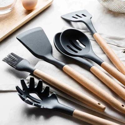 KIT de Utensilio de Cozinha em Silicone com Cabo de Madeira Tratada